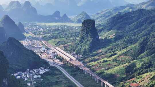 中国高铁动车和谐号驶过山川与村庄