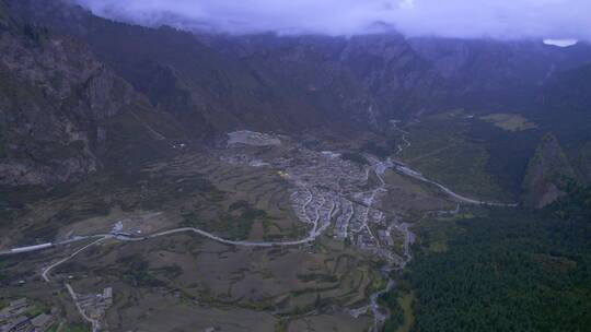 甘肃甘南迭部县扎尕那景区山谷乡村航拍全景