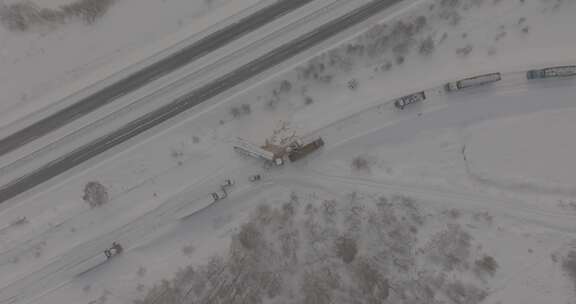 北方冬季冰雪道路车祸航拍