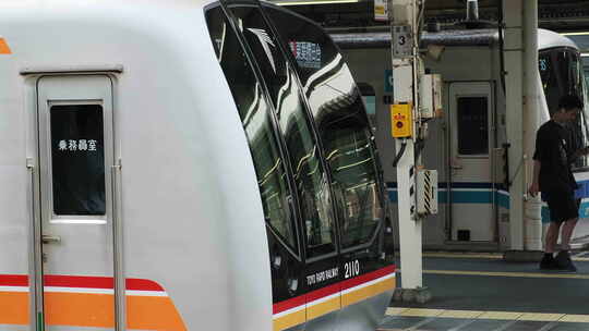 4K日本东京铁路山手线停靠中耶站