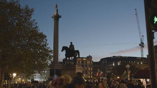 伦敦特拉法加广场的圣诞夜视频素材模板下载