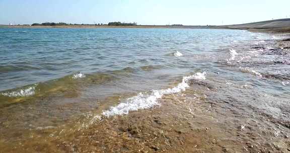 岸边的水浪 岸边水花