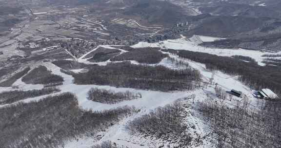 吉林松花湖冬季滑雪场鸟瞰全景航拍