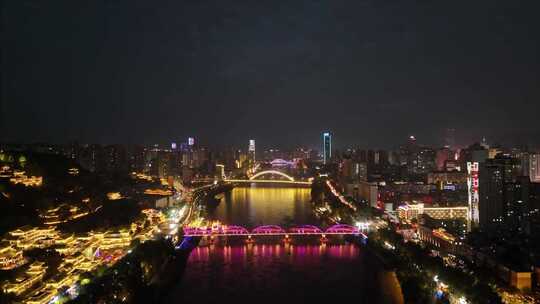 城市夜景俯瞰河流与灯光璀璨的建筑