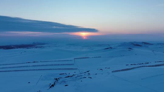 大兴安岭丘陵地带雪原夕阳