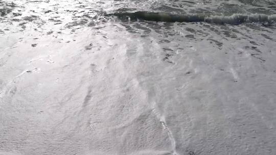 海浪涌向海岸视频素材模板下载