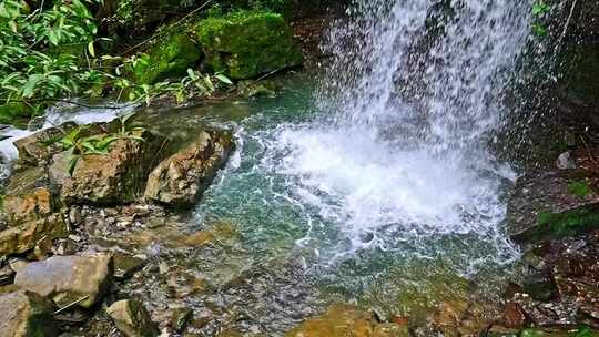 湖北恩施4A景区鹿院坪河谷溪流瀑布慢速升格