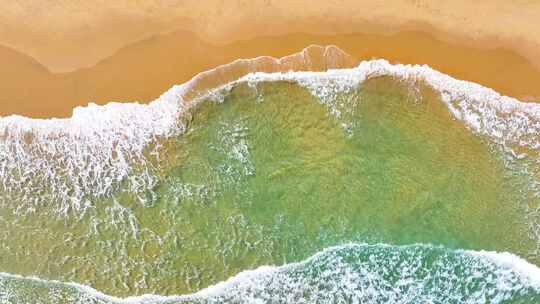 海浪沙滩浪花海浪