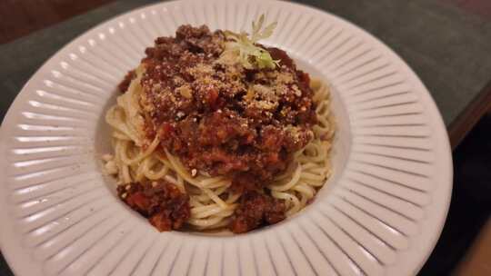 肉酱意大利面摆盘特写