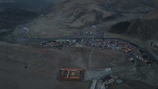 四川甘孜塔公草原、塔公镇、雅拉雪山