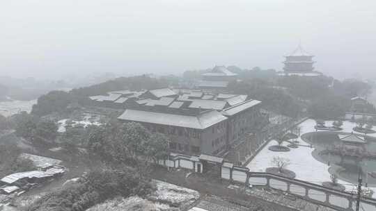 2024年第一场雪雪中的千年古寺金粟寺