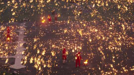 夜晚非遗打铁花慢动作合集