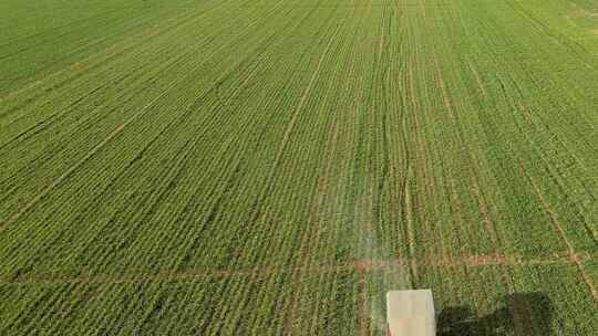 农业机械化施肥航拍空镜