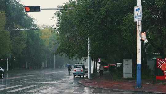 下雨的街头