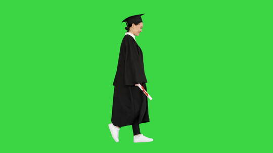 绿幕下学生拿毕业证行走视频素材模板下载