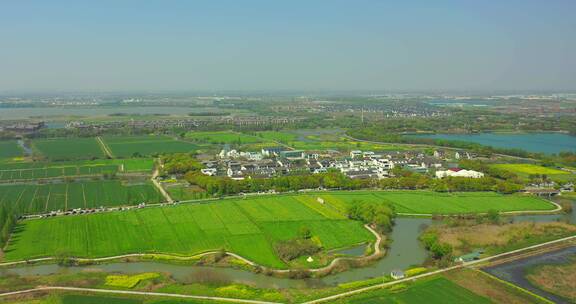 航拍城市建筑和自然景观