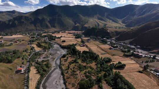 新都桥川藏线康巴汉子木雅圣地风景