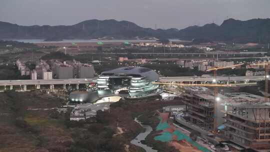 深圳科学技术馆现代建筑与周边景观全景