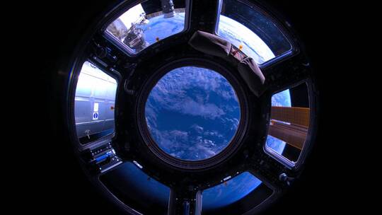 从空间站上看地球