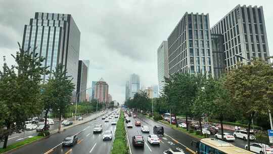 北京雨季下雨暴雨城市雨景