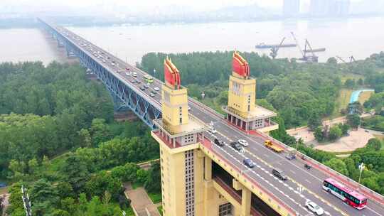 南京长江大桥日间车流轮船铁路航拍