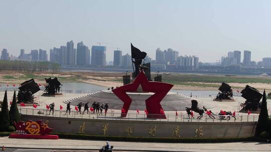 红色建军雕塑广场航拍视频素材模板下载