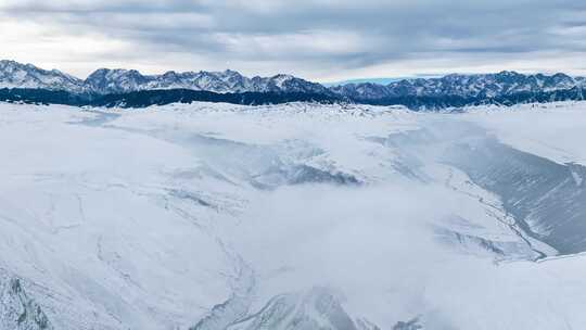 安集海大峡谷冬天雪天航拍风光