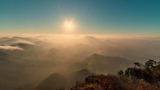 清晨云海日出云层山顶山林山峰云雾缭绕风景