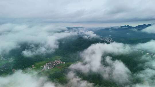 大山乡村高空云雾