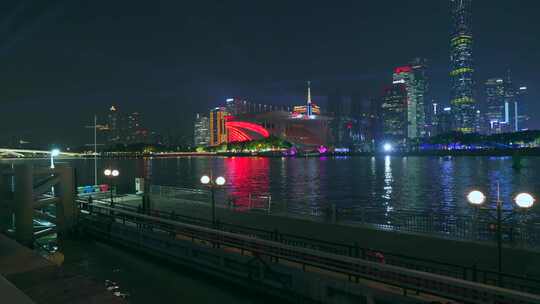 广州珠江游船码头与城市摩天大楼夜景灯光