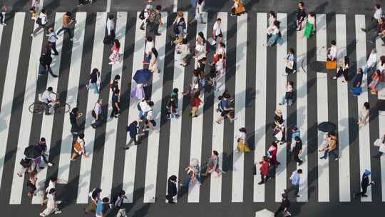 城市街道斑马线人来人往人流量上班族_4K