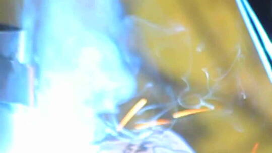火花飞舞的焊接抽象镜头视频素材模板下载