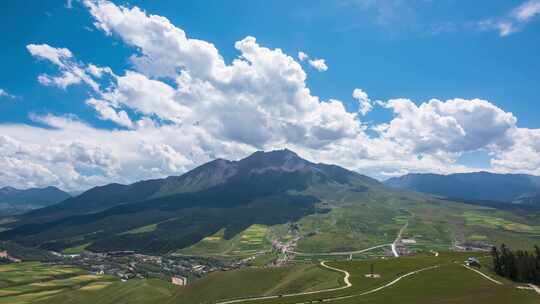 中国青海海北祁连县卓尔山风景区夏日流云