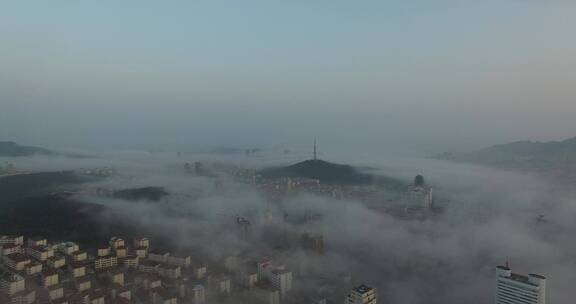 航拍威海市环翠区上空的平流雾4K