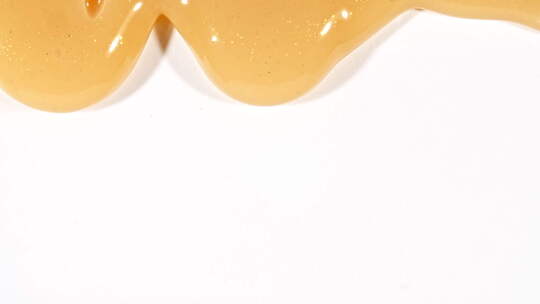 黄色化妆品凝胶液，分子气泡在纯白色背景液视频素材模板下载