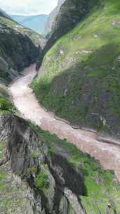 香格里拉虎跳峡航拍风光