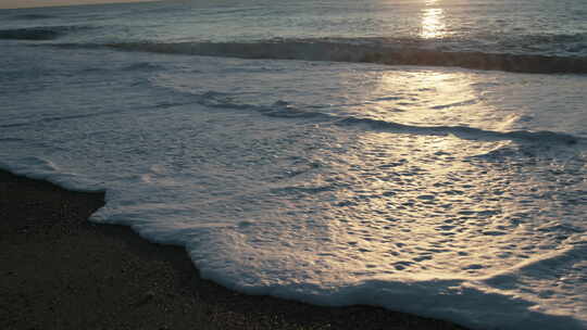 沙滩上的白色海水泡沫视频素材模板下载