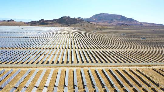沙漠太阳能电池阵列