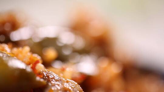 肉汤拌饭扁豆排骨焖饭视频素材模板下载