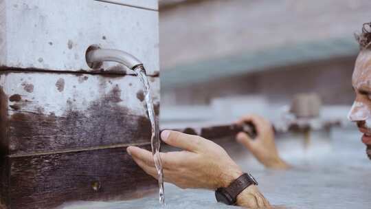 矿物霜，洗脸，洗脸，水龙头