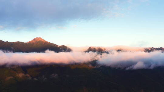 夕阳下的山川云雾视频素材模板下载