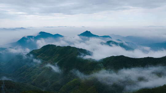 实拍延时航拍仙气飘飘的大山