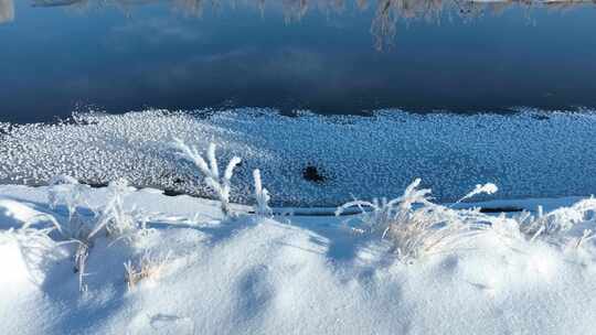 冬天湿地河流水面雪景
