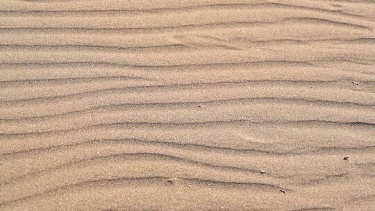 沙漠沙丘表面的平行沙纹线视频素材模板下载