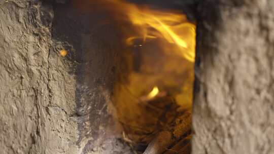 土灶风箱烧柴起火做饭视频素材模板下载