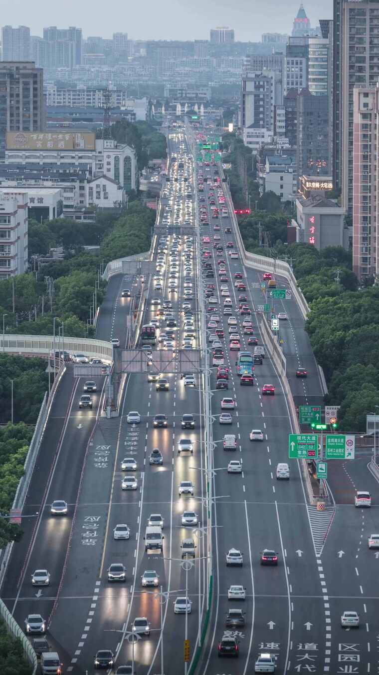 城市快速路晚高峰车流4K延时