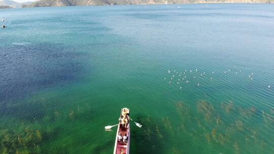 泸沽湖水色彩的变化风景视频素材模板下载
