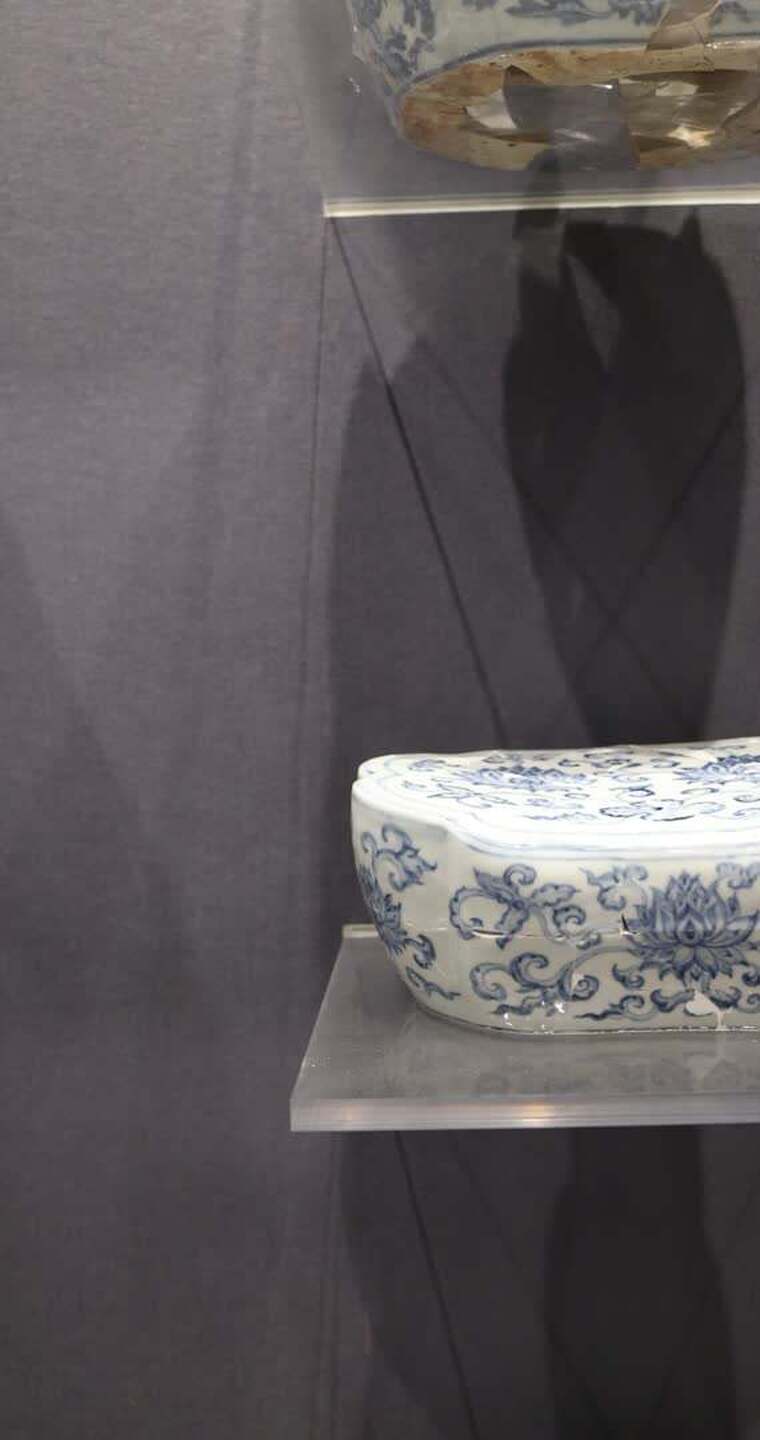 江西景德镇御窑博物馆藏大量瓷枕陈列