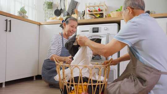 亚洲老年夫妇在家做家务和厨房家务。