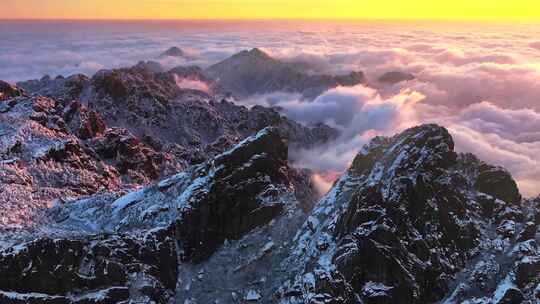 黄山绝美雪景日出云海